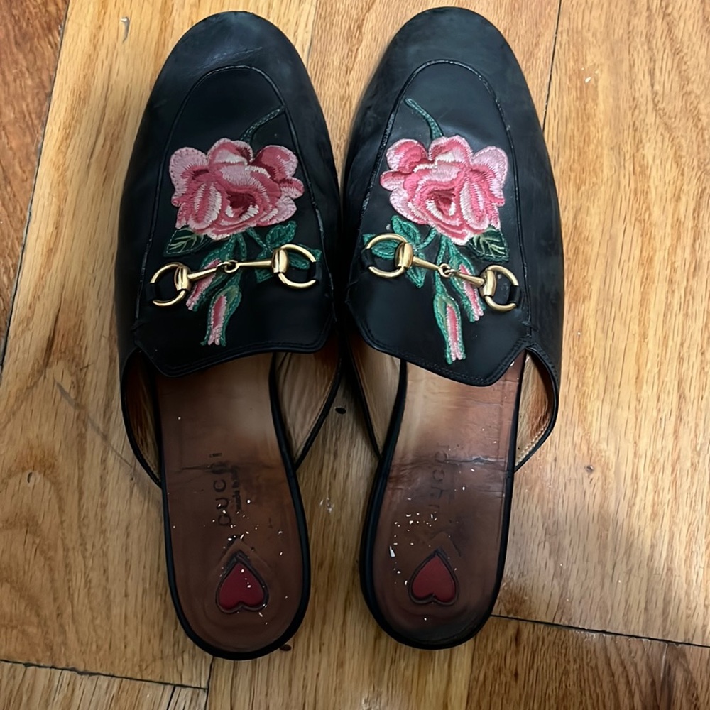 Gucci black princetown leather rose flower slides
